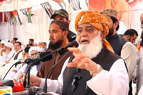 فضل رحمان میگوید بحث تغییر حکومتها در افغانستان پایان یابد