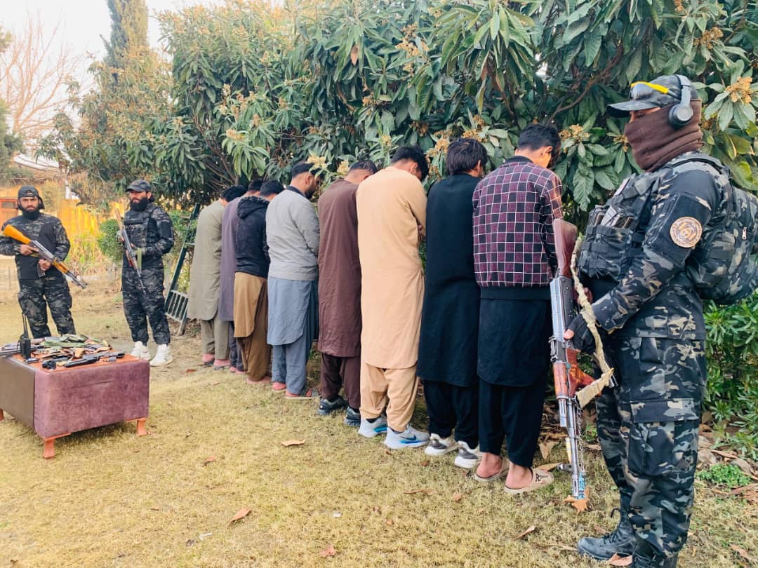 طالبانو په ننګرهار کې د غلا او نیالګیو پرې کولو په تور ۱۳ کسان نیولي