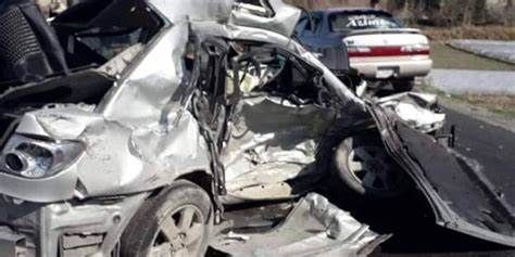 د غزني او میدان وردګو ترافیکي پېښې؛ په دواړو پېښو کې یو کس مړ او ۱۶ نور ټپیان شوي دي