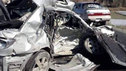 د غزني او میدان وردګو ترافیکي پېښې؛ په دواړو پېښو کې یو کس مړ او ۱۶ نور ټپیان شوي دي