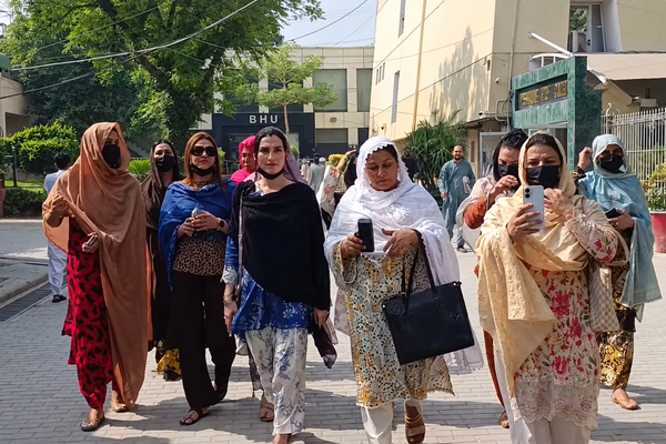 د پېښور نرښځیانو د پولیسو لهخوا له ځورونو شکایت کړی دی