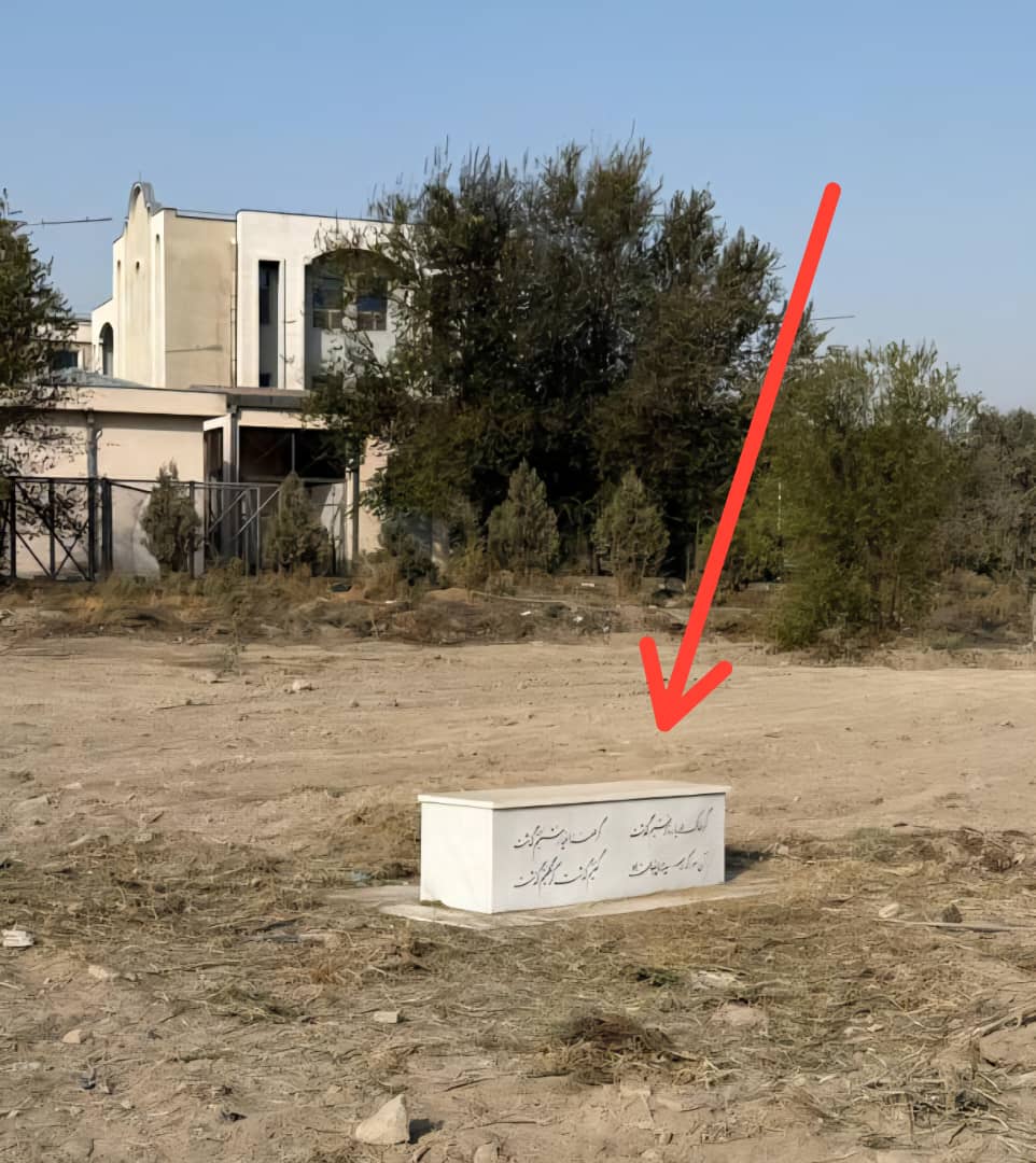 سنگ مزار خلیل‌الله خلیلی به دانشگاه کابل برگشت