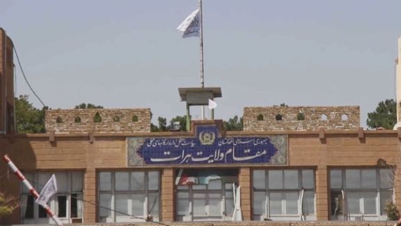 طالبانو خپلو ځواکونو ته سپارښتنه کړې چې د بانک پرځای په نظامي مرکزونو کې معاشونه واخلي