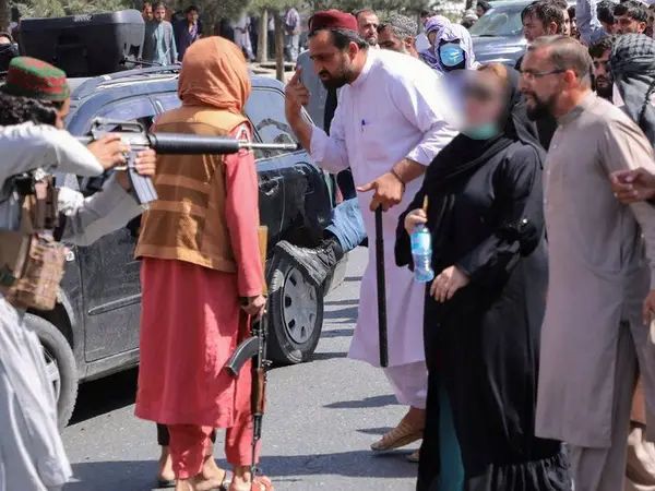  د بشري حقونو د مدافعان: نړۍوال باید له طالبانو سره د خبرو پر مهال بشري حقونو ته پام وکړي