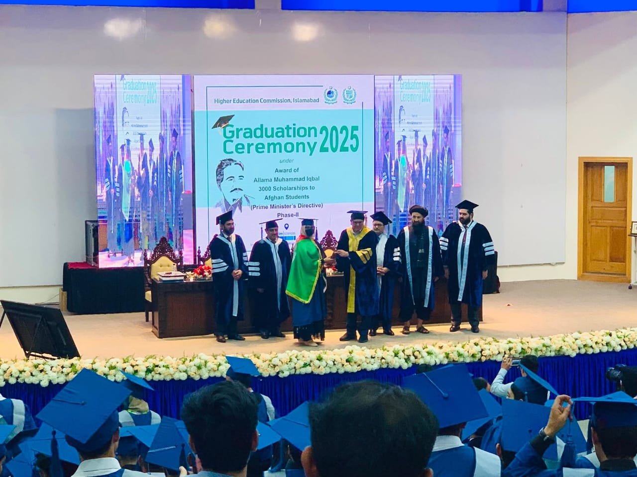 د زده‌کړې ارمانونه او د وطن یادونه؛ پښتونخوا کې ۱۰زره افغان زده‌کوونکي په زده‌کړو بوخت دي