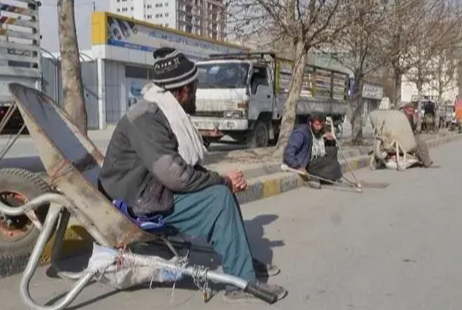 ملګري ملتونه: د افغانستان نږدې پنځه شپېته سلنه وګړي له څو اړخیزې بې‌وزلۍ سره مخ دي