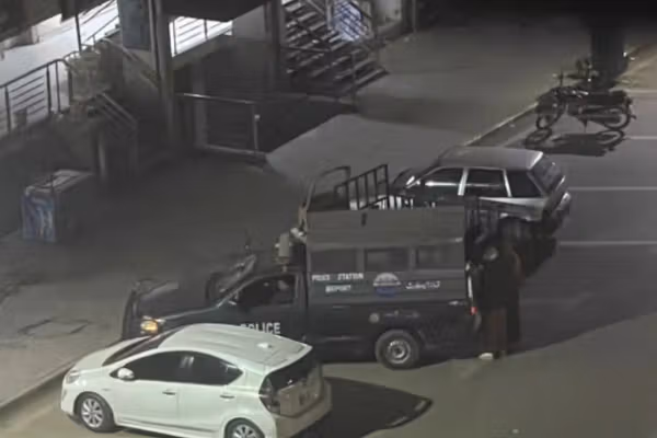 د وېرې تر سيوري لاندې؛ د هغو کډوالو ځوړند ژوند چې غواړي له پاکستان څخه لوېديځ ته ولاړ شي