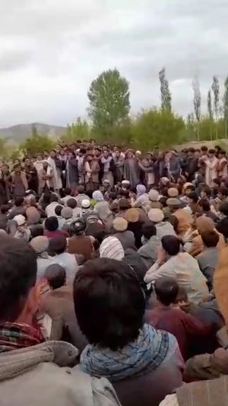 د بدخشان په درایم ولسوالۍ کې معترضان: د طالبانو غړي د خلکو خصوصي حریم تر پښو لاندې کوي