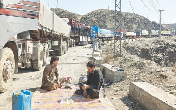 د سوداګریزو لارو تړل کېدو له امله په ۴۵ ورځو کې پاکستان ته ۱۶،۵ میلیارده روپۍ زیان اوښتی