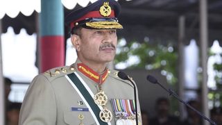 د فیلډ مارشال عاصم منیر ټولواکي به پاکستان کومې لوري ته سوق کړي؟