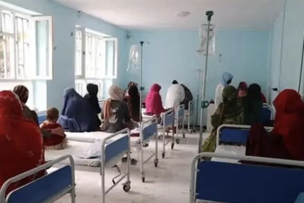 الصليب الأحمر يحقق إنهاءً صحياً برعاية أولية لأكثر من 600 ألف مريض أفغاني خلال 6 أشهر