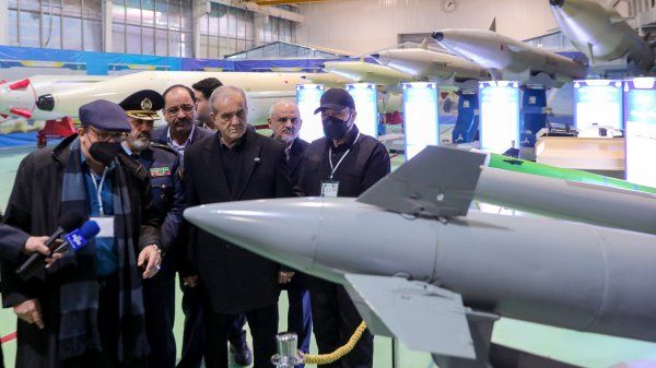 جمهوری اسلامی از موشک بالستیک جدید خود رونمایی کرد  