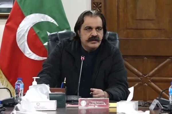 ګنډا پور وايي له طالبانو سره پر کډوالو او د ډیورنډ کرښې پر امنیت غږیږي