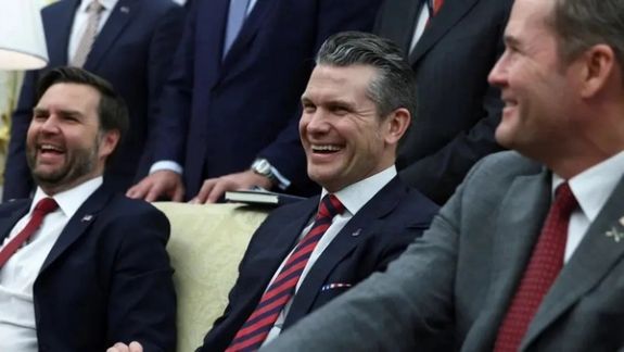 سپینې ماڼۍ د حوثي یاغیانو پر ضد د جګړې پلانونه په تېروتنې سره یوه خبریال ته استولي دي