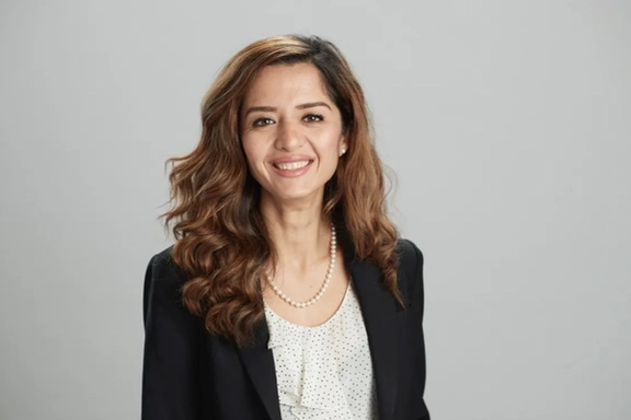 افغانه الاصله امریکايې د اسلامي او عربي ټولنو په چارو کې د کامالا هریس سلاکاره وټاکل شوه