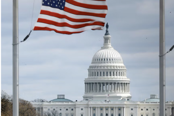 هجوم واشنطن يدفع الولايات المتحدة لتشديد المراقبة وإلغاء المقابلات واعتقالات ضد الأفغان