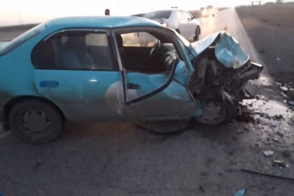 په سمنګان کې د یوې ټرافیکي پېښې له امله یو کس مړ او درې نور ټپیان شوي