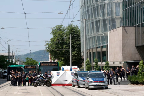 د اتریش په یوه ښوونځي کې د ډزو له امله ۹ تنه وژل شوي