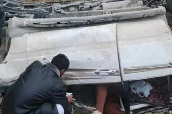 په بدخشان کې د یوې ټرافیکي پېښې له امله درې کسه مړه او ۷ نور ټپیان شوي دي