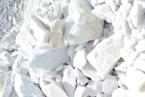 د طالبانو کانونو وزارت یو ټن ګچ په څلور سوه افغانۍ قرارداد ورکړی دی