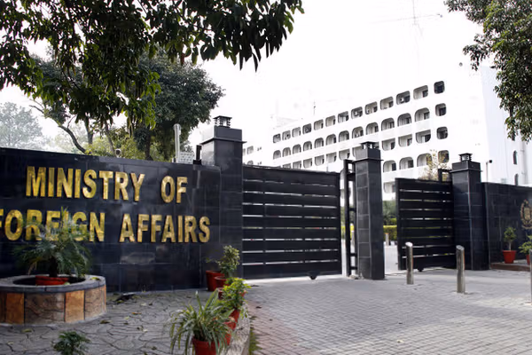 پاکستان د افغانستان او تاجکستان په پوله کې د درېیو چینایي کارکوونکو وژل غندلي