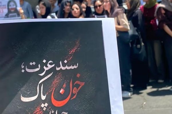 په تهران کې یو شمیر افغان کډوالو د هرات د لاریون کوونکو په ملاتړ اعتراض کړی