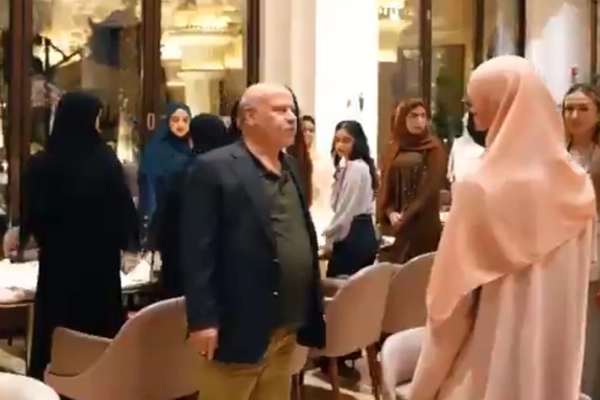 په دوبۍ کې ۵۰ افغان محصلې نجونې؛ میرویس عزیزي د ملاتړ ډاډ ورکړی