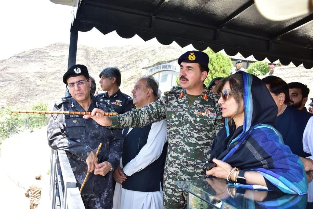 معاون وزیر خارجه پاکستان خواهان رفتار محترمانه با مسافران افغان در مرز تورخم شد