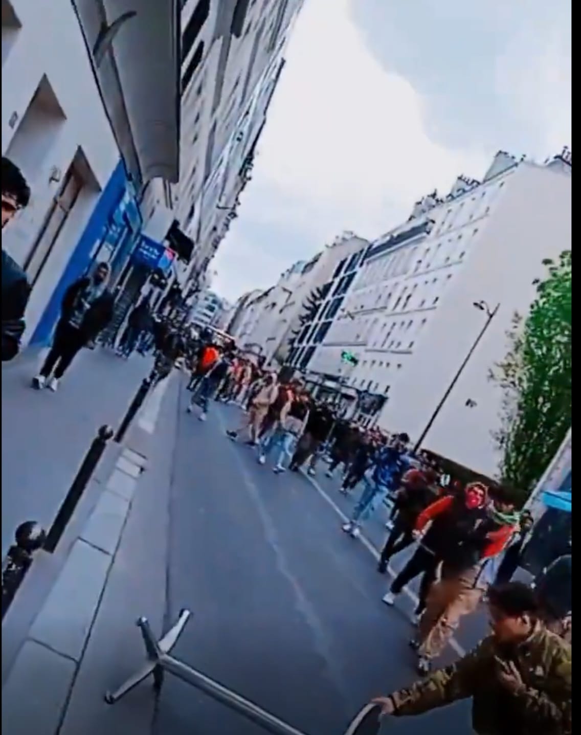 روزنامه فرانسوی: قاتل برای پنهان کردن قتل دو افغان در خانه‌اش، آنجا را به آتش کشید