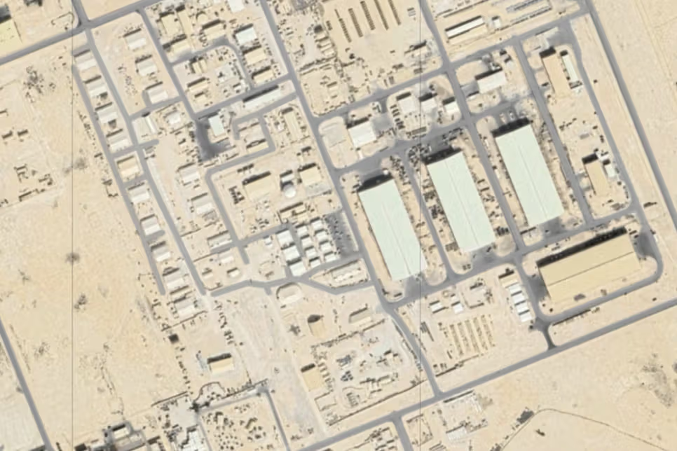 یک تصویر ماهواره‌ای منبع‌باز از پایگاه هوایی امریکا در العدید قطر، پیش از آغاز جنگ ۱۲ روزه ماه گذشته در خاورمیانه، گنبد ژئودزیکی را نشان می‌دهد که پایانه مدرن‌سازی نیروی هوایی آمریکا (MET) را در خود جای داده است.