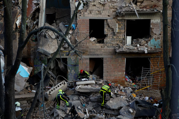 پر کیف د روسیې برید؛ پنځه کسان وژل شوي او لسګونه نور ټپیان دي