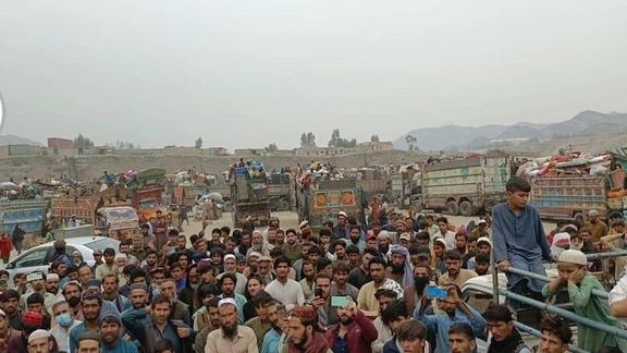 منزه کاکړ: پاکستاني پولیس هغه کډوال هم ستنوي چې د ملګرو ملتونو کارټونه لري