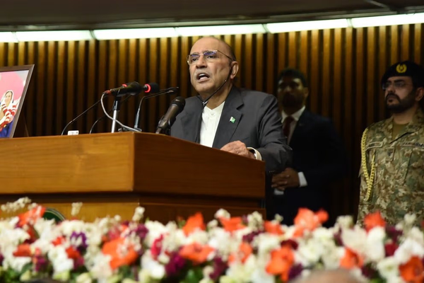 الرئيس الباكستاني: طالبان تجاوزت الخط الأحمر