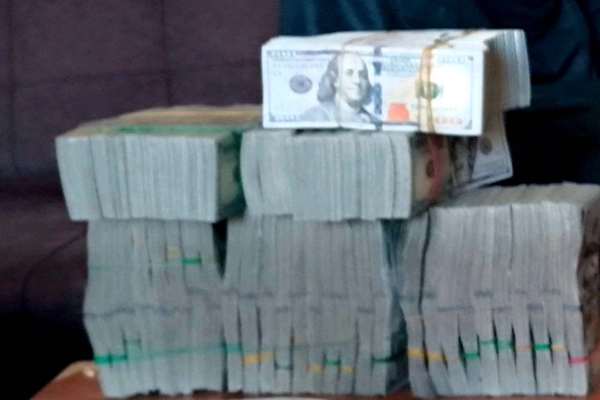وزارت داخله طالبان: از قاچاق ۵۸۰ هزار دالر امریکایی به ایران جلوگیری شد