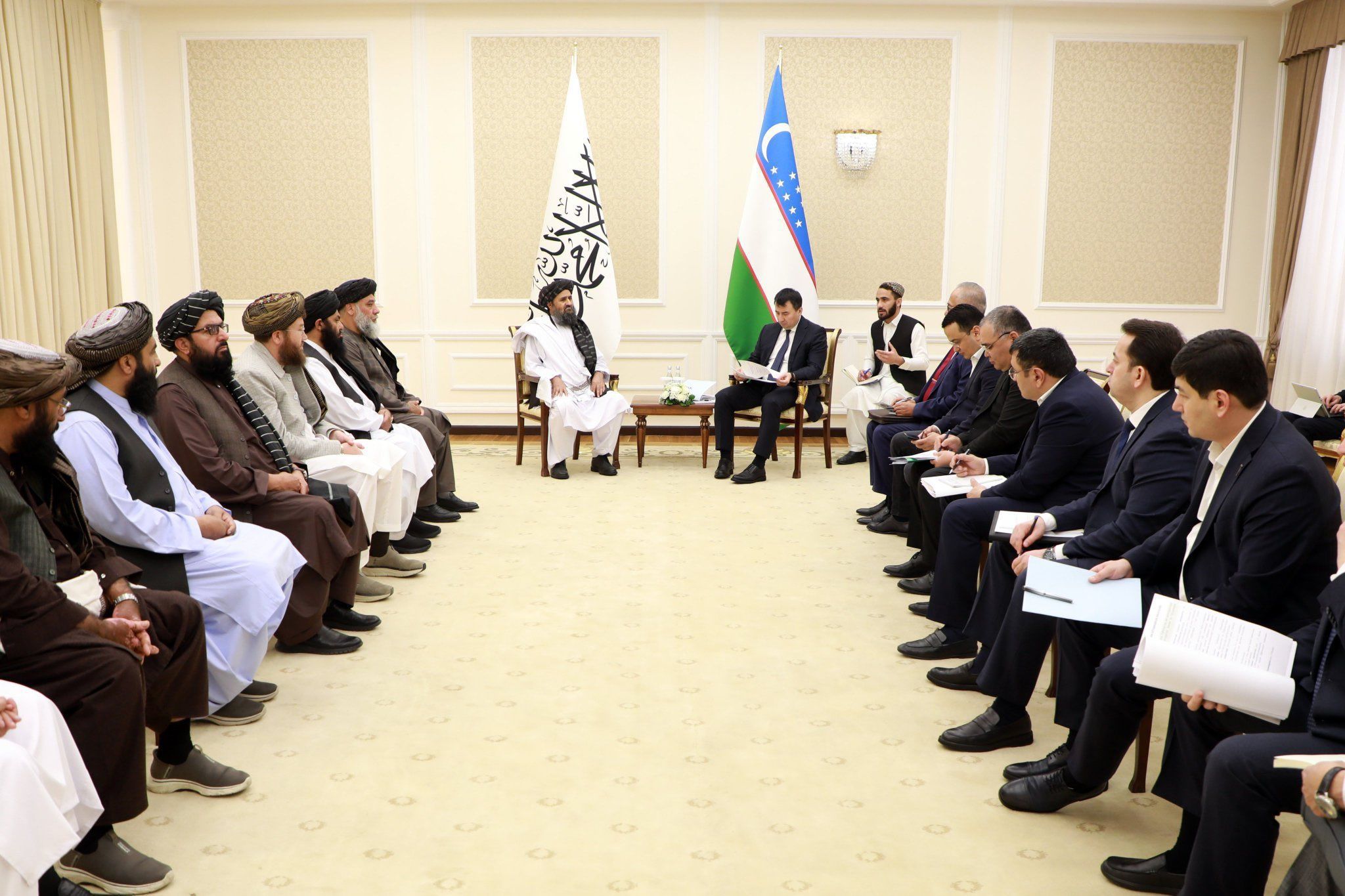 طالبان له یادښت اخیستو پرته له ازبکستاني پلاوي سره د خبرو اترو لپاره ناست دي