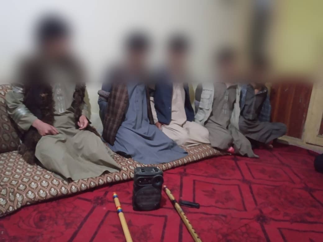 طالبان پنج نفر را در ولسوالی چاه آب تخار به دلیل نواختن موسیقی بازداشت کردند