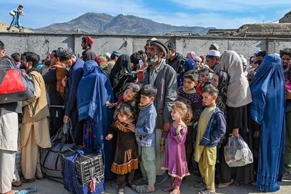 تېره ورځ له ایران او پاکستان نه تر ۱۰زره ډېر کډوال افغانستان ته ستانه شوي دي