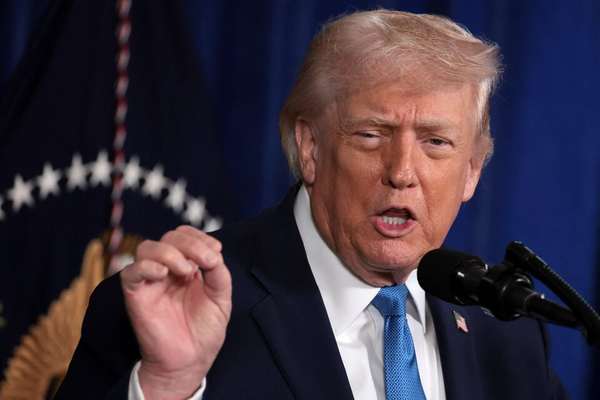 ترامپ: افراد بازداشتشده در پایگاه هوایی امریکا در بریتانیا قصد «آسیب زدن گسترده» داشتند
