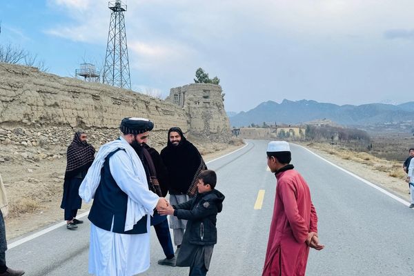 د امنیت ښودنې کمپاین؛ امیرخان متقي د ننګرهار په هسکه مینه پر عام سړک را څرګند شوی