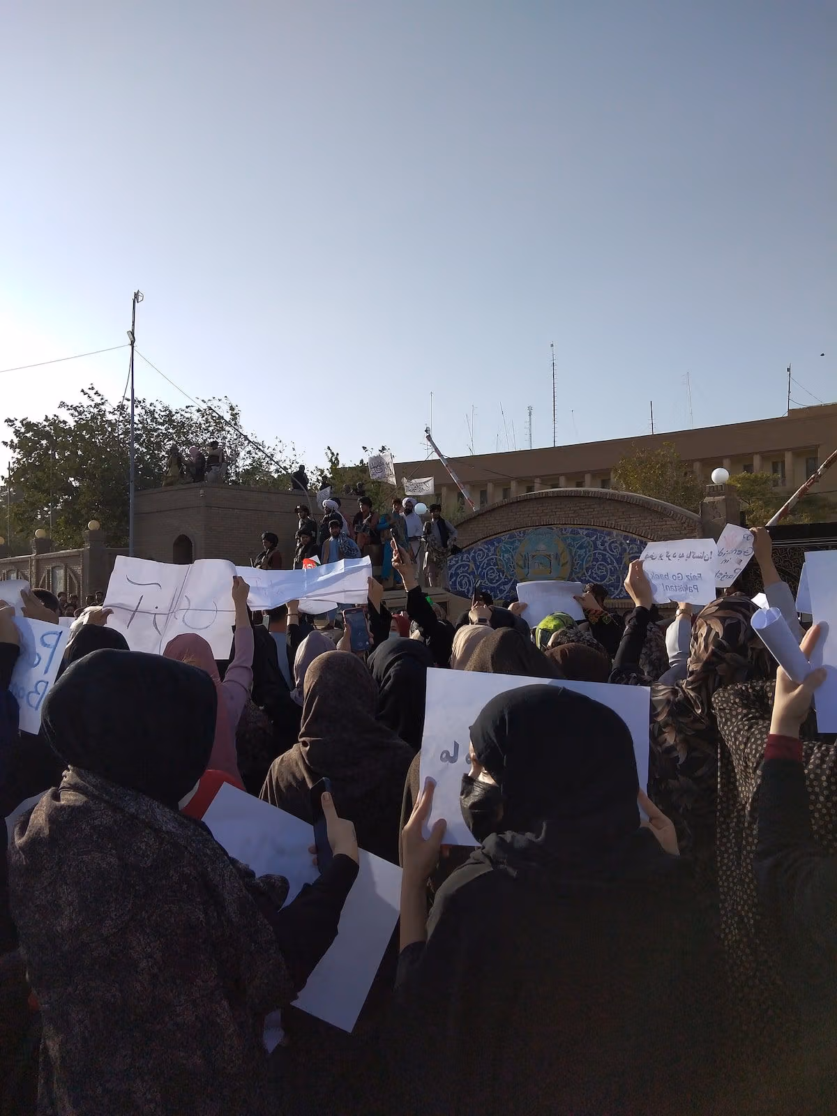 بریتانیا میگوید کنار مردم افغانستان در دادخواهی برای برابری و کرامت انسانی میایستد