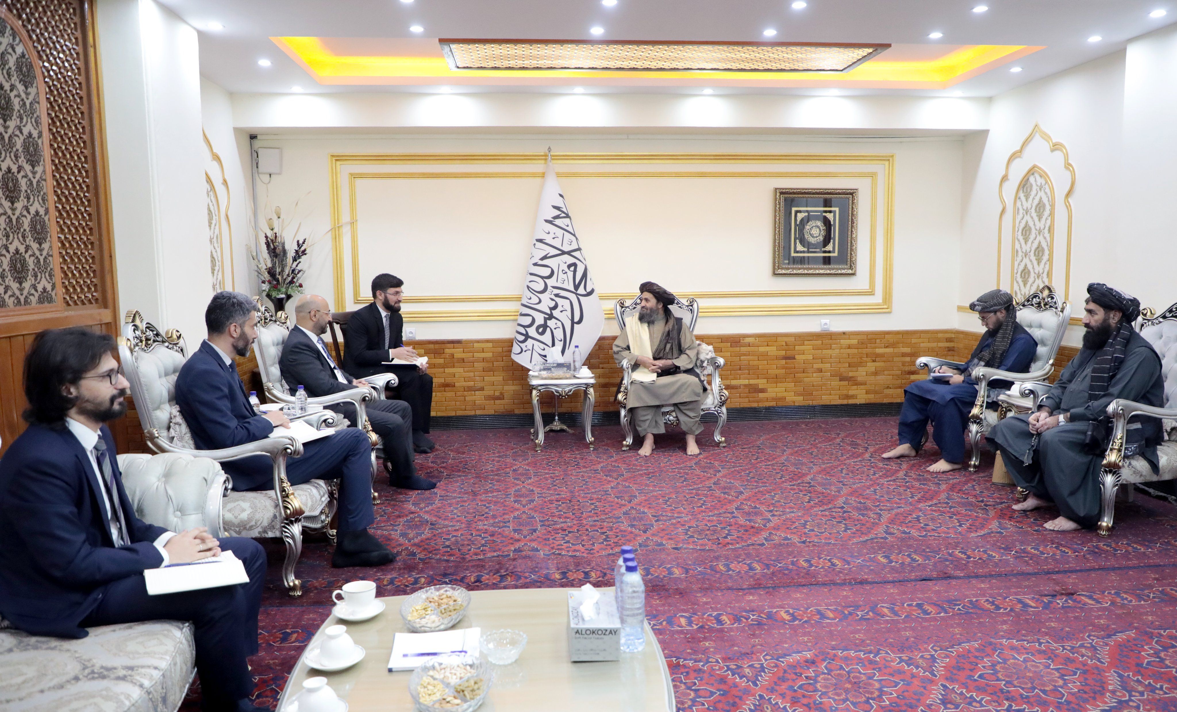 ملا برادر او د ترکیې سفیر په ترکیه کې د مېشتو افغانانو د ستونزو پر حل غږېدلي