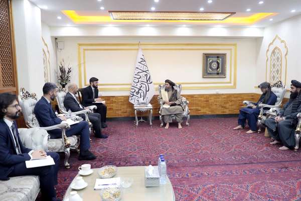 ملا برادر او د ترکیې سفیر په ترکیه کې د مېشتو افغانانو د ستونزو پر حل غږېدلي
