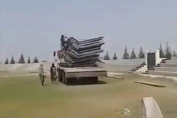 د هبتالله په امر؛ په هلمند کې د کرېکټ د یوه معیاري لوبغالي د ویجاړولو چارې پیل شوې