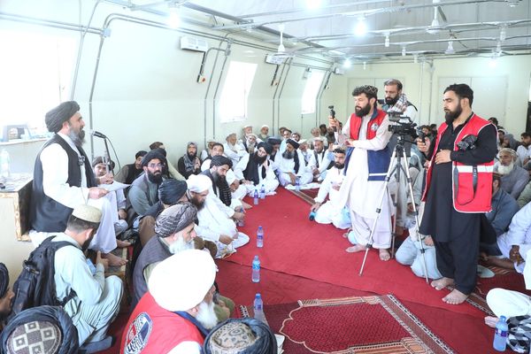 ملا برادر: نړیواله ټولنه دې پر افغانستان لګېدلي بندیزونه پای ته ورسوي
