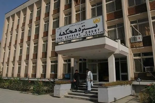 طالبانو په هرات کې اووه کسان په دُرو وهلي