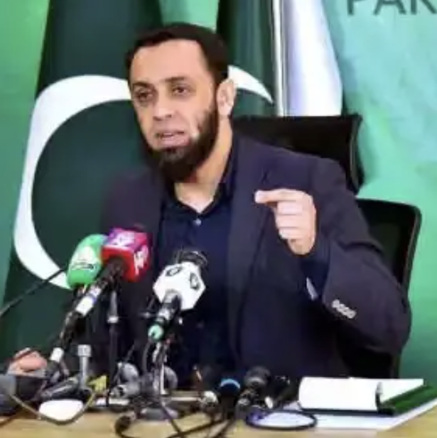 وزير الإعلام الباكستاني يدعو حركة الإنصاف إلى توضيح موقفها من طالبان أفغانستان
