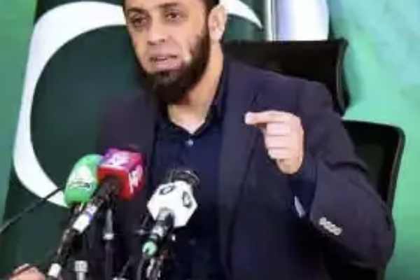 وزير الإعلام الباكستاني يدعو حركة الإنصاف إلى توضيح موقفها من طالبان أفغانستان