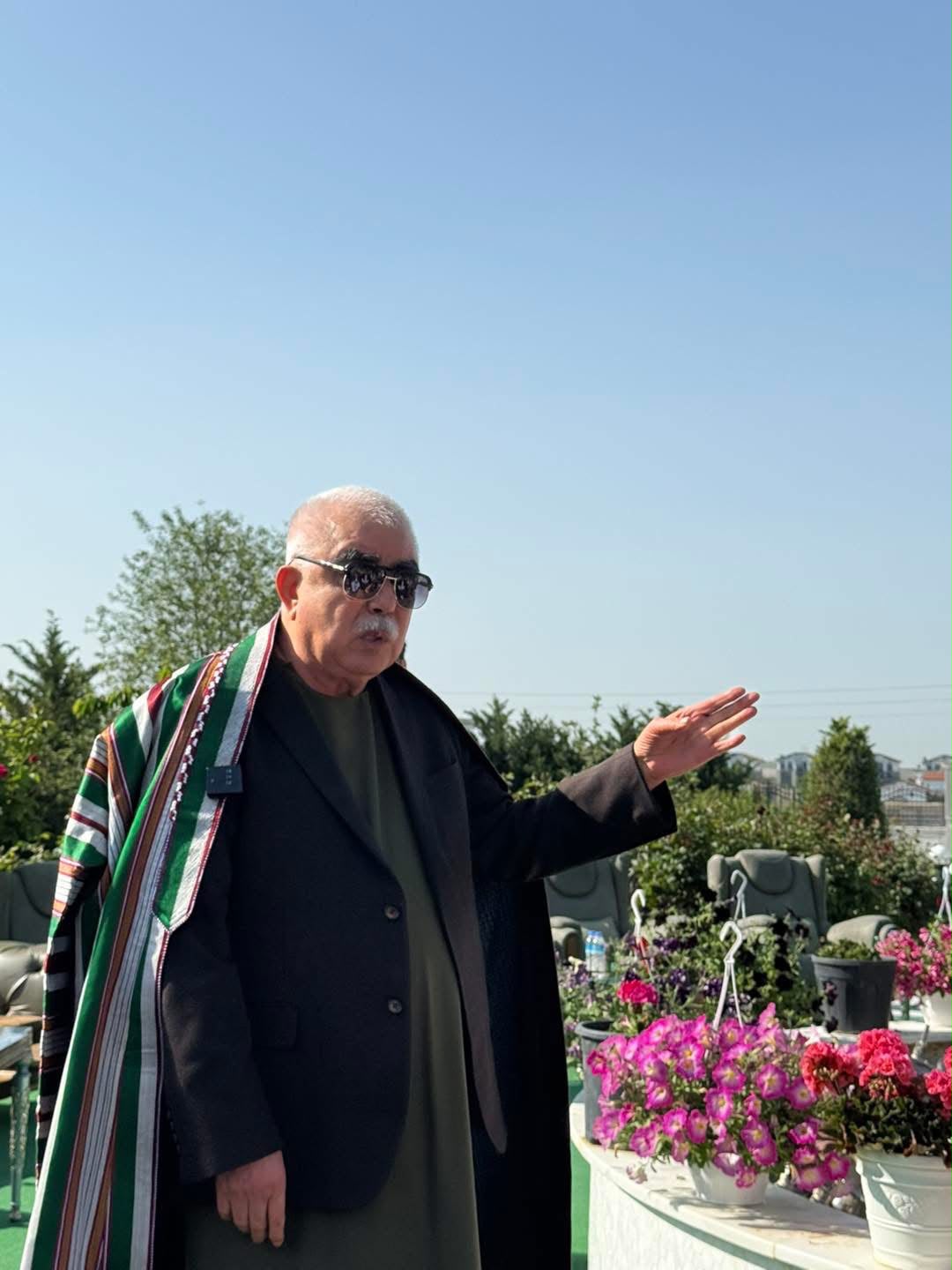 دوستم از جامعه جهانی خواست طالبان را به «گفت‌وگوی ملی» وادار کند