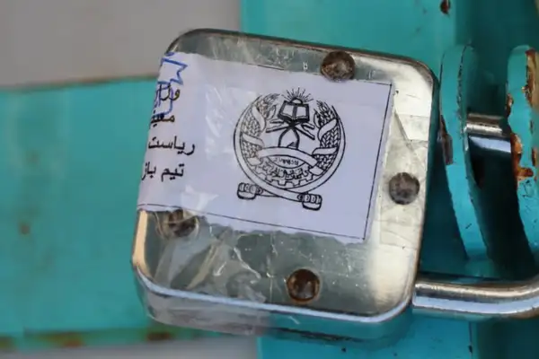 طالبانو په هلمند کې ۹ روغتیايي مرکزونه او درملتونونه تړلي دي
