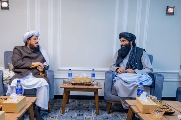 عضو جمعیت علمای پاکستان با سراجالدین حقانی در کابل دیدار کرد
